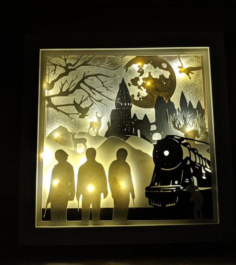 Shadow Box Svg Free, Shadow Box Free, Harry Potter Light, Shadowbox Art, Harry Potter 3d, Paper Techniques, Adventure Room, Harry Potter Etsy, Christmas Shadow Boxes