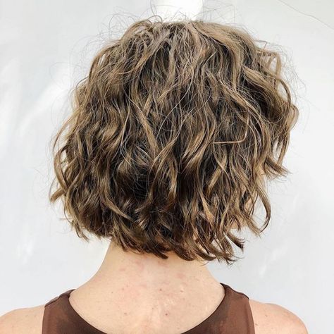 The word perm might strike a bad cord for you, but today perms have come so far. Perms are meant to give your hair more curls and definition. A perm c... C Haircut, Loose Perm Short Hair, Medium Permed Hairstyles, Wave Perm Short Hair, Permanent Curls, Short Perm, Loose Perm, Above Shoulder Length Hair, Loose Wave Perm