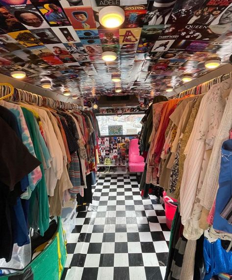 Cool Thrift Stores, Colorful Closet Aesthetic, Thrift Store Interior Design, Vintage Clothing Store Interior, Store Wall Design, Thrift Store Interior, Thrift Shop Ideas, Thrift Stores Aesthetic, Thrift Shopping Aesthetic