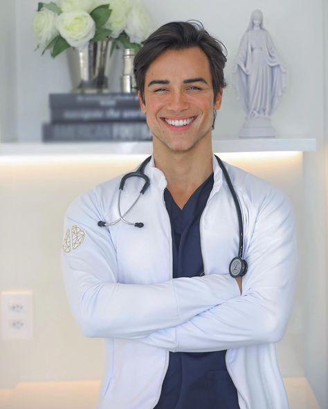 𝐃𝐫. 𝐆𝐚𝐛𝐫𝐢𝐞𝐥 𝐏𝐫𝐚𝐝𝐨 no Instagram: “Obrigado Deus, por tudo... 🙏🏻💙🏥 @institutodrgabrielprado” Dental Photos, Male Doctor, Try Hard, Cute Nurse, Handsome Guys, Feeling Sick, Men In Uniform, Doctor Medical, Fashion Mode