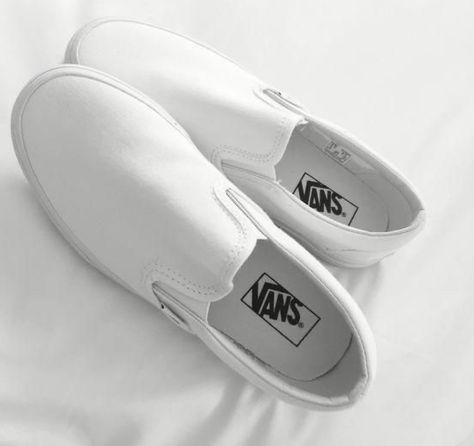 Vans Aesthetic, White Slip On Vans, Editor Video, Baby Clothes Brands, Vans Black And White, White Vans, Shoe Tags, White Sneakers Women, Slip On Sandals