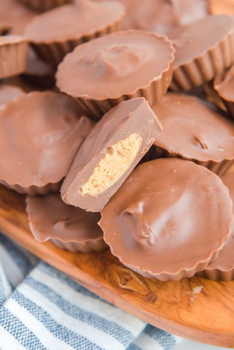 Homemade Reeses Cups, Peanut Butter Cups Recipe, Homemade Peanut Butter Cups, Reese's Peanut Butter Cups, Peanut Butter Cup Cookies, Reeses Cups, Candy Recipes Homemade, Homemade Peanut Butter, Reeses Peanut Butter Cups