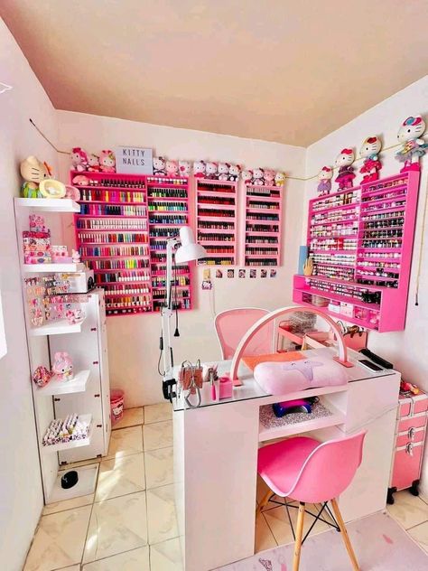 Gracious Nails - Wow #picturenotmine Nail And Hair Room Ideas, Makeup And Nail Studio Decor, Small Nail Space, Shed Nail Salon Ideas, Nail Tech Desk Setup, Nail Shop Decor Ideas, Small Nail Room Ideas, Nail Studio Ideas, Home Nail Studio