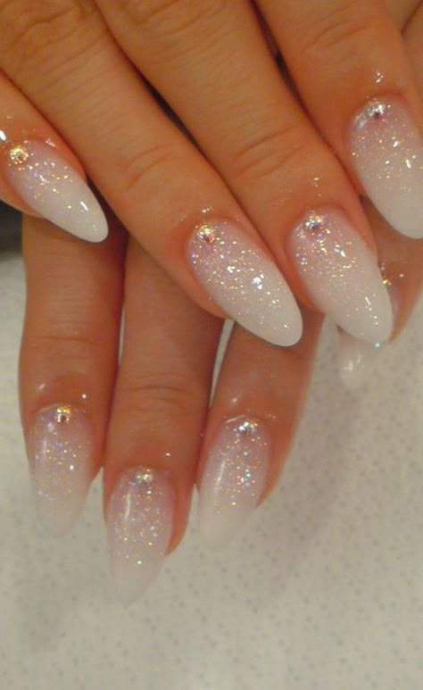 8 wedding nails Wedding Nail Art Design, White Glitter Nails, Wedding Nails Design, Super Nails, Nail Art Wedding, Bride Nails, Trendy Nail Art, Trendy Nail Design, Sparkly Nails