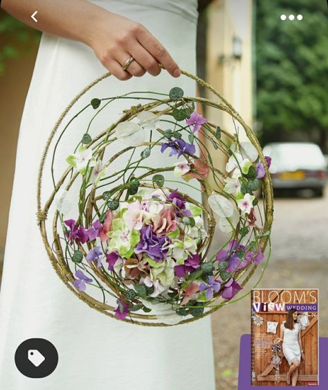 Fleurs Diy, Creative Flower Arrangements, Wedding Centerpieces Diy, Floral Bags, Flower Ball, Deco Floral, Hydrangea Flower, Arte Floral, Bride Bouquets