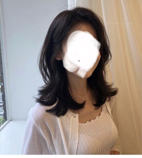 Asian Edgy Hair, Medium Layered Asian Hair, Modicum Length Hair, Asian Mom Haircut, Hushcut Haircut Short, Asian Haircut Medium Layered Curtain Bangs, Soft Wolf Haircut, Haircut Inspo Shoulder Length, Hush Cut Medium Length