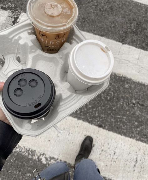 Coffee Takeaway Aesthetic, Vogue Coffee Aesthetic, Takeaway Coffee Aesthetic, Togo Coffee Cups, Iced Coffee Aesthetic Instagram Story, Consumer Board, Coffee Vibe, Takeaway Coffee, Coffee Van