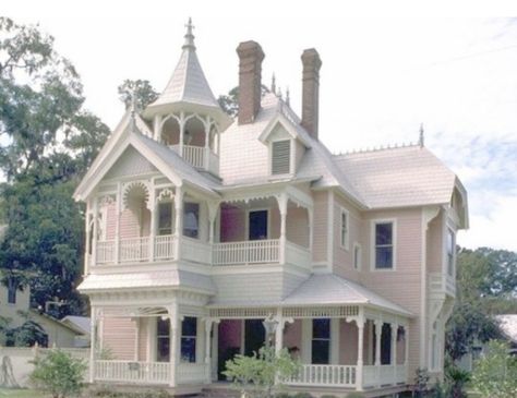 Cute Vintage House Exterior, Coquette House Layout, Coquette House Exterior, Pink Victorian House, Pink Victorian, Cottage Style House Plans, Y2k Cute, Doll Barbie, Pink House