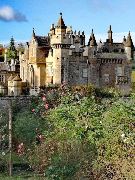 Abbotsford House Scotland, Melrose Scotland, House Scotland, Sir Walter Scott, Old Castle, Walter Scott, Beautiful Castles, Pretty House, Cologne Cathedral