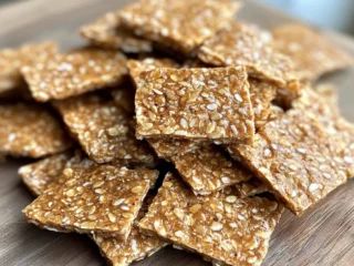 Banana And Honey, Honey Biscuits, Easy Dog Treat Recipes, Easy Dog Treats, Healthy Treat, Treat Recipes, Healthy Energy, Flaxseed, Dog Treat Recipes