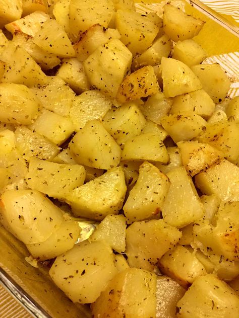 These authentic Greek lemon potatoes taste just like the ones from a Greek restaurant!  This is the only Greek potato recipe you'll ever need! These Greek lemon potatoes are so full of flavor and so addictive!  You can taste the lemon, garlic and oregano in every bite! What makes these Greek potatoes special is the dressing made with olive oil, fresh lemon juice, garlic, mustard and oregano.  The potatoes are tossed in a generous amount of this homemade dressing, then baked in a covered ... Lemon Greek Potatoes, Greek Style Potatoes, Best Potatoes, Greek Lemon Rice, Greek Lemon Potatoes, Best Potato Salad Recipe, Potato Salad Recipe Easy, Potato Salad With Egg, Greek Potatoes