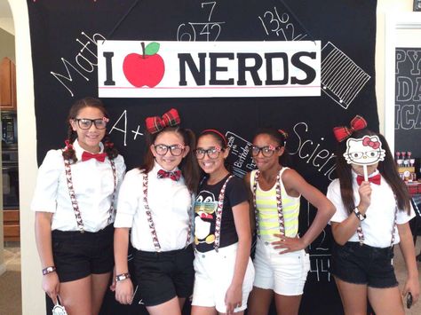 Jessica's 11th Birthday | CatchMyParty.com Nerd Birthday, Birthday Hello Kitty, Nerd Party, 11th Birthday, Catch My Party, Birthday Party Ideas, Ideas Photo, Halloween Ideas, Book Nerd