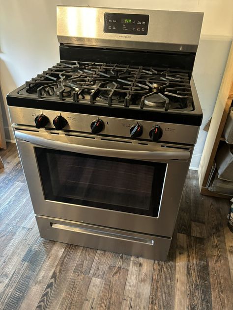 Frigidaire Stainless Steel Gas Stove for Sale in Richfield, OH - OfferUp Broken Iphone Screen, Galaxy Notes, Stainless Steel Gas Stove, Broken Iphone, Fireplace & Wood Stove Accessories, Stoves For Sale, House Wall Design, Burner Stove, Gas Cooker