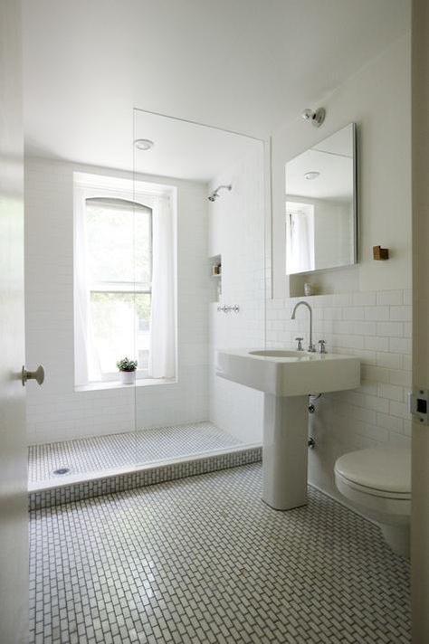 Steal This Look: Elizabeth Roberts Brooklyn Bath - Remodelista Best Living Room Layout, Modern Pedestal Sink, Pedestal Sink Bathroom, Elizabeth Roberts, Tiles Ideas, Living Room Layout, Best Living Room, Modern Bathroom Sink, Pedestal Sinks