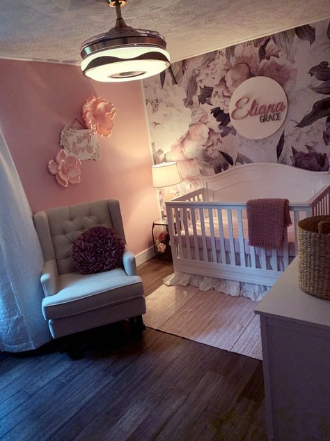 Poster Room Decor Ideas, Black Nursery Furniture, Luxury Baby Nursery, Room Decor Ideas Diy, Nursery Color Scheme, Girly Nursery, Kids Bedroom Ideas, Poster Room Decor, Toddler Bedroom Girl