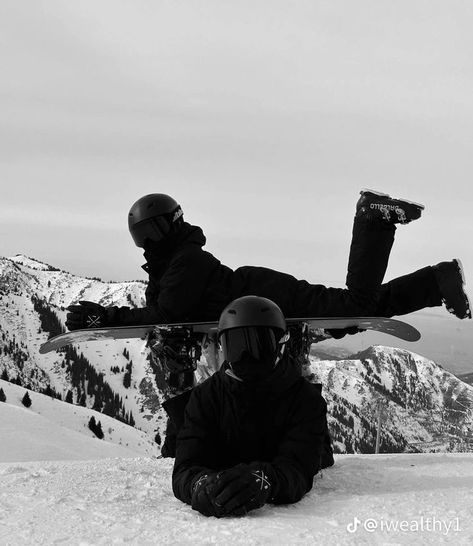 Snowboarding Couple, Snowboard Pictures, Snowboard Aesthetic, Snowboarding Pictures, Snowboarding Aesthetic, Travel Chile, Ski Trip Outfit, Skiing Aesthetic, Photos Travel