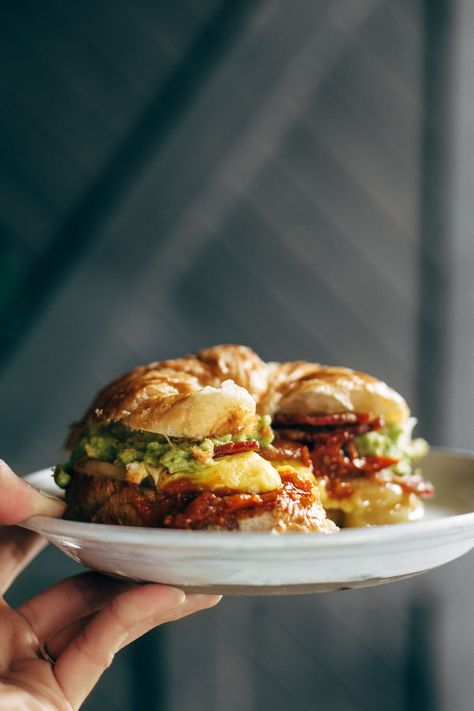 The Ultimate Breakfast Sandwich 😍😍😍 with eggs, bacon, guacamole, chunky tomato sauce, pepper jack cheese, all on a toasted croissant. Favorite ever. | pinchofyum.com Breakfast Sandwich Sauce, Chunky Tomato Sauce, Sandwich Sauce, Bacon Guacamole, Roast Beef Sandwich, Croissant Sandwich, Breakfast Sandwich Recipes, Ultimate Breakfast, Pepper Jack Cheese