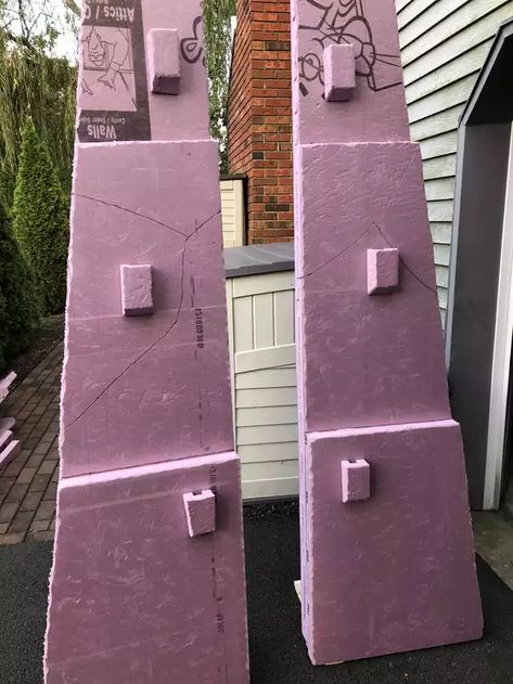 DIY Jurassic Park Gate - Imgur Jurassic Park Gates, Jurassic Park Birthday Decorations, Jurassic Park Yard Decor, Jurassic Park Arch Diy, Jurassic Park Truck Or Treat, Jurassic Park Mural, Trunk Or Treat Jurassic World, Diy Jurassic World Party Decorations, Diy Jurassic World Party