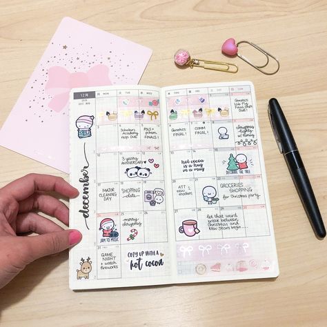 Hobonichi weeks monthly spread ideas (Instagram: @studieswithann) Hobonichi Weeks Monthly Layout, Hobonichi Monthly Spread, Hobonichi Cousin Monthly Layout, Hobonichi Weeks Layout Ideas, Monthly Spread Ideas, Planer Ideas, Hobonichi Ideas, Memory Planning, Hobo Weeks