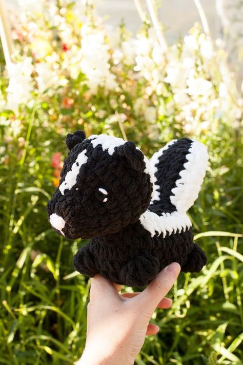 Chubby Skunk Crochet toys patterns free amigurumi #crochettoyspatternsfreeamigurumi #crochet #crochettoy #crochetpattern #crochetpatterns 1.664 Skunk Crochet, Toys Quotes, Crochet Lion, Easy Crochet Animals, Crochet Cushion Cover, Quick Crochet Patterns, Linen Stitch, Spring Easter Crafts, Crochet Cow