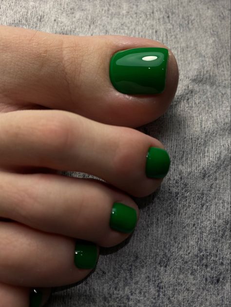 Green Pedicure Ideas, Green Toenails, Pedicure Styles, Green Pedicure, Green Toes, Drippy Nails, Green Toe Nails, Feet Nail Design, Multicolored Nails