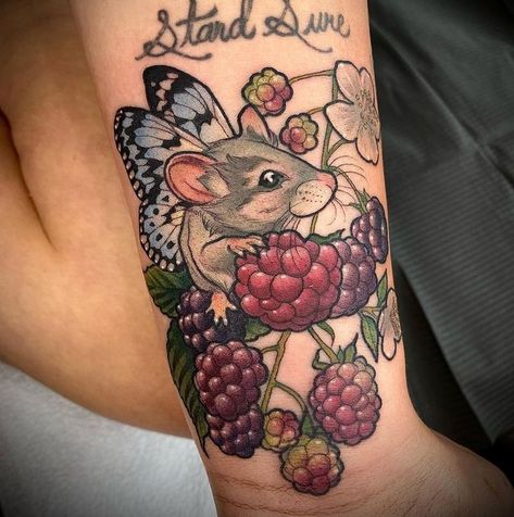 Neotraditional Tattoo Mushroom, Fairy Tattoo Neotraditional, Woodland Creature Tattoo, Nikita Tattoo, Cute Mouse Tattoo, Mouse Tattoo, Squirrel Tattoo, Wood Tattoo, Rat Tattoo