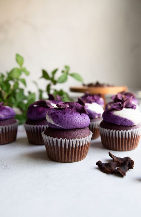 Ube Whipped Cream Frosting, Ube Cupcakes Moist Recipe, Asian Cupcakes, Ube Flan, Ube Cupcake Recipe, Ube Cupcakes, Ube Halaya Recipe, Ube Dessert, Ube Cheesecake