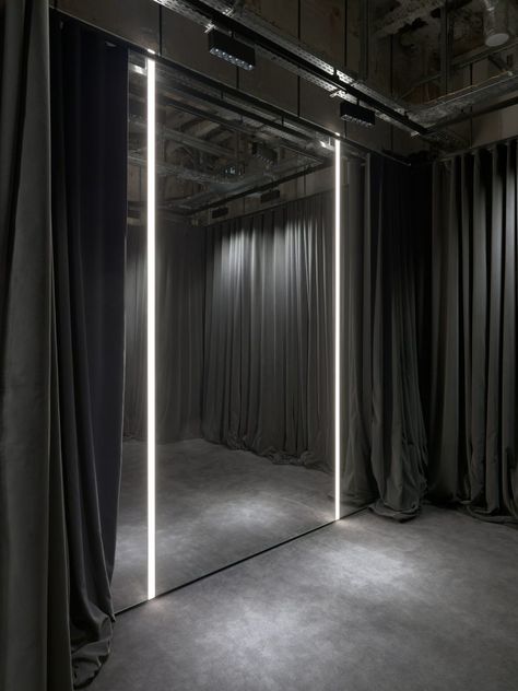 Grey curtains zone spaces throughout the store. Boutique Exterior, Balenciaga Couture, Balenciaga Store, Curtain Store, Clothing Store Interior, Collection Couture, Store Interiors, Grey Curtains, Retail Interior