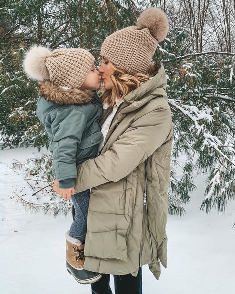 Healthier Starbucks Drinks, Starbucks Drinks To Try, Winter Family Photoshoot, Shoot Concept, Becky Hillyard, Family Photo Outfits Winter, Son Photo Ideas, Toddler Winter Coat, Drinks To Try