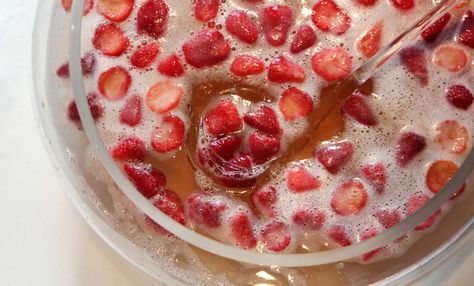 Three Ingredient Champagne Punch | Alexandra Adams Valentine Champagne Punch, Office Party Foods, Wedding Punch, Strawberry Punch, Bunco Ideas, Champagne Punch, Mimosa Recipe, Holiday Punch, French 75