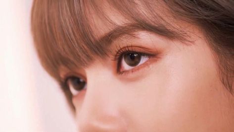 Lisa Eyes, Itzy Selca, Boys Makeup, Themes Aesthetic, Instagram Bio Quotes, Aesthetic Edits, Lisa Lalisa, Food Sweet, Rosé Jisoo