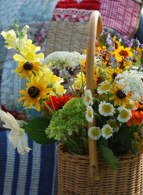 Jeep Picnic, Basket Arrangement, French Pillows, Country French, On The Menu, French Country Decorating, Home Is Where, Garden Gates, Mellow Yellow