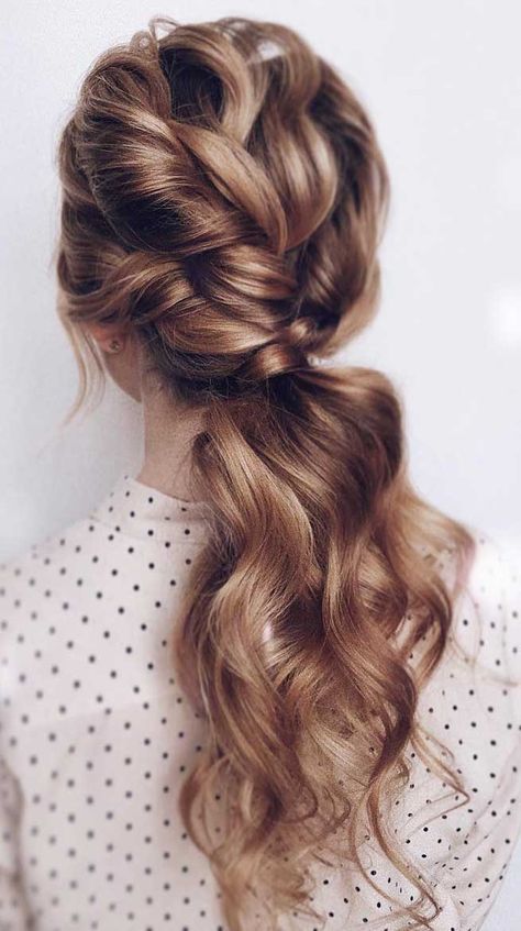 No fuss updo! No need to go all out date night and do some crazy-complicated hairstyle. these gorgeous ponytail hairstyles are also perfect for... Cute Wavy Ponytails, Power Pony Wedding Hair, Blonde Wedding Ponytail, Poney Tale Hairstyle Wedding, Voluminous Ponytail Wedding, Hair Mayonnaise, High Ponytail Styles, Down Curly Hairstyles, Pony Hairstyles