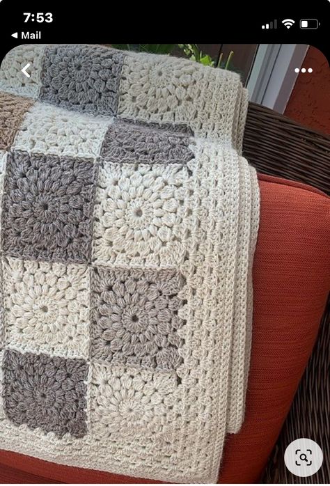 Sunburst Granny Square Blanket, Quick Crochet Blanket, Diy Cottage, Chunky Blankets, Knitted Blanket Squares, Sunburst Granny Square, Crochet Knit Blanket, Crochet Throw Pattern, Blanket Throws