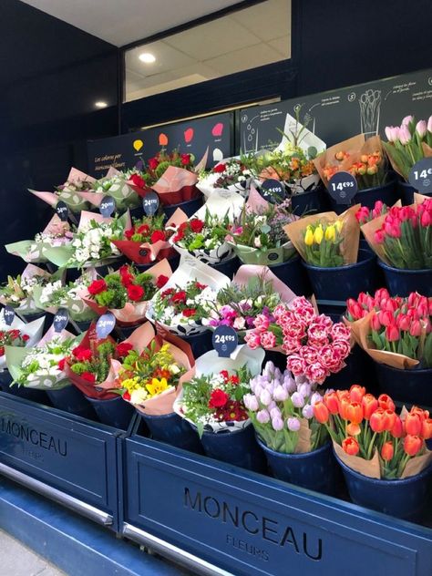 Flowershop Ideas Interiors, Flower Shop Interiors Design Florists, Florist Shop Ideas, Modern Flower Shop, Flowershop Ideas, Florist Shop Interior, Flower Cabinet, Flower Shop Display, Flower Shop Interiors