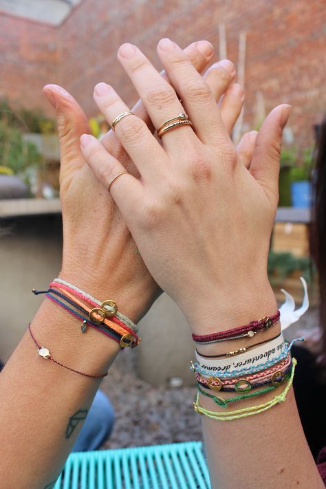 Festival Ready with your Bestie Thread Aesthetic, Threaded Bracelet, Cord Bracelet Diy, Bracelet Thread, Diy Bracelets With String, Bracelets Handmade Diy, Bracelet Craft Diy, Diy Friendship Bracelets Patterns, Thread Bracelets