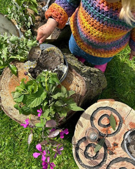 We love this sweet Mud Kitchen play 😍 Featuring our Rustic Oven 🧑‍🍳 Repost from @the_play_adventures_ • 🧁 mud cakes! 🧁 The sun is shining and the cakes are in the oven! We had this set up for over a week and many cupcakes, birthday cakes and puddings were created! Not a lot was needed just a dollop of mud and a sprinkle of imagination. Add herbs and water to taste 😜 #mudplay #mudkitchenideas #mudkitchen #letthembelittle #imaginativeplay #messyplay #outdoorlearning #forestschool #cosyc... Mud Cakes, Cupcakes Birthday, Mud Cake, Mud Kitchen, Messy Play, Forest School, Outdoor Learning, Sun Is Shining, Puddings