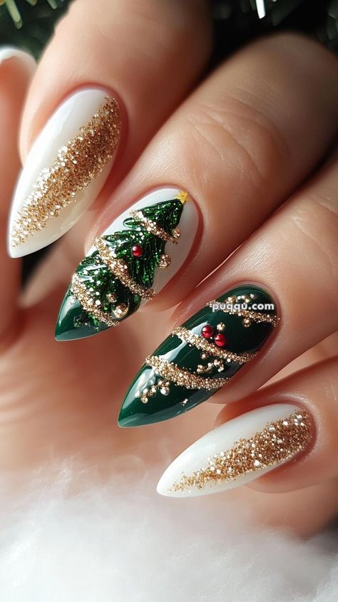 25 Classic Christmas Dinner Recipes Everyone Will Love Christmas Gold Nails Art Designs, Christmas Nails With Gold, Christmas Nail Art Green, Lord Of The Rings Nails, New Years Nails Simple, January Nail Designs New Years, New Year’s Nails, Green And Gold Christmas Nails, Classic Christmas Dinner