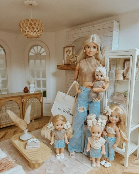 Realistic Barbie Dolls, Realistic Barbie, Barbie Happy Family, Barbies Pics, Barbie Doll Set, Diy Barbie Clothes, Barbie Fashionista Dolls, Barbie Diorama, Barbie Family