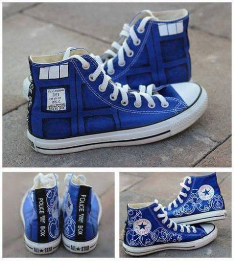 Diy Tardis, Doctor Who Shoes, Doctor Who Outfits, Doctor Who Gifts, Doctor Who Crafts, Doctor Who 10, Police Box, Geek Fashion, Hand Painted Shoes