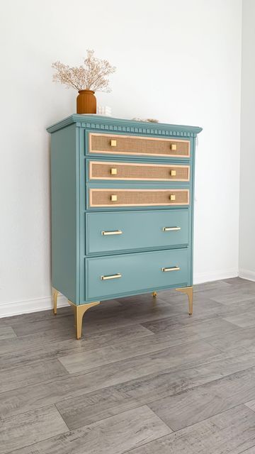 Reworked Furniture, Refurbished Dresser Ideas, Zen Furniture, Refurbished Dresser, Chalk Paint Furniture Diy, Dresser Ideas, Diy Dresser Makeover, Furniture Flipping, Timeless Interior