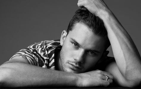 Jeremy Irvine Resting Head On Table Pose, Head On Table Pose, Justin Campbell, Jeremy Irvine, Bad Education, Now Is Good, Royal Shakespeare Company, Male Pose Reference, Dan Stevens