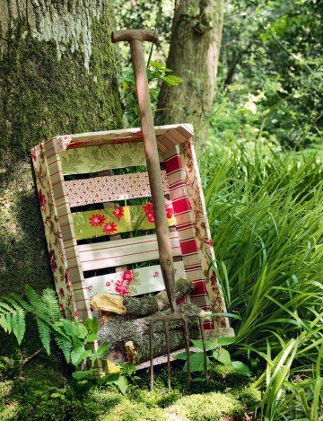 Vintage Wood Crates, Crate Crafts, Old Wooden Crates, Vintage Crates, Pallet Crates, Old Crates, Vintage Crate, Repurposed Art, Apple Crates