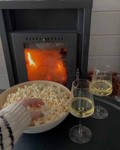 Popcorn And Wine, Popcorn Aesthetic, Wine Aesthetic, Russian People, Winter Photo, Beauty Products Drugstore, Christmas Mood, Cold Season, Christmas Aesthetic