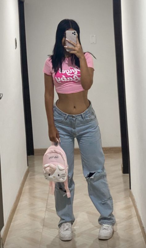 Tight Crop Top Outfit, Baggy Jeans Tight Top, Mha Clothes, Jeans And Crop Top Outfit, Luh Twizzy, Outfits Inspo Baddie, Outfits With Baggy Jeans, Baggy Crop Top, Baggy Pants Outfit