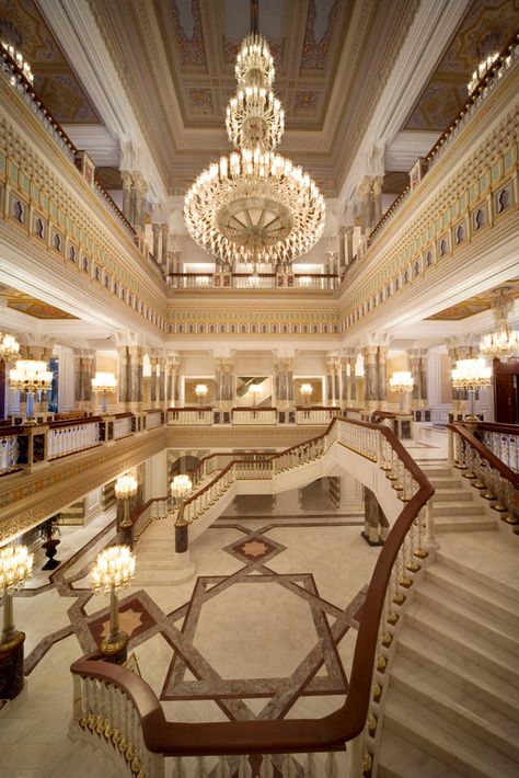 Ciragan Palace, Istanbul White Mansion, Kempinski Hotel, Unique Hotels, Grand Staircase, Stairs Design, Staircases, Istanbul Turkey, Hotel Restaurant, Luxury House