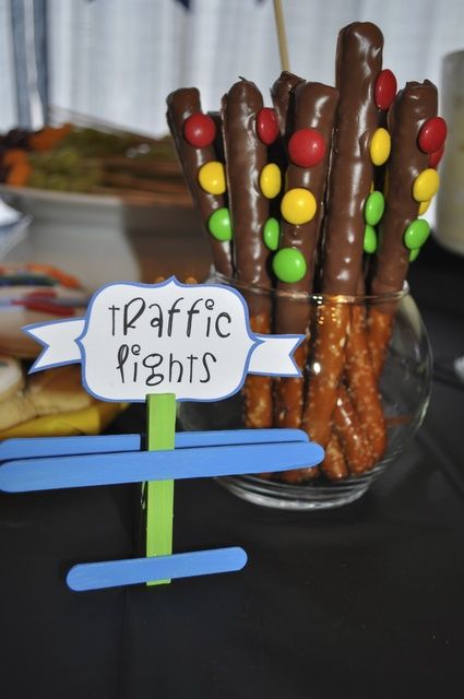 Edible traffic lights at a Transportation Party #transportation #party Blaze Party Ideas, Blaze And The Monster Machines Birthday, Blaze Birthday Party, Auto Party, Blaze Party, Blaze And The Monster Machines Party, Blaze Birthday, Cars Birthday Party, Festa Hot Wheels