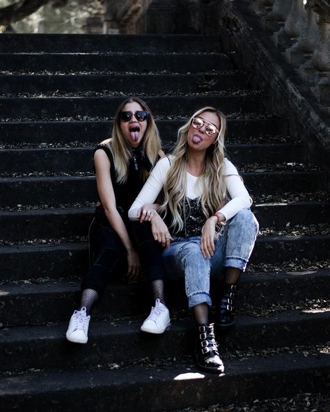 ideas de fotos con amigas #friends #fashion Date Outfit Casual, Bff Goals, Photos Tumblr, Dating Pictures, Friend Goals, Friend Poses, Best Friend Goals, Married Woman, Friends Fashion