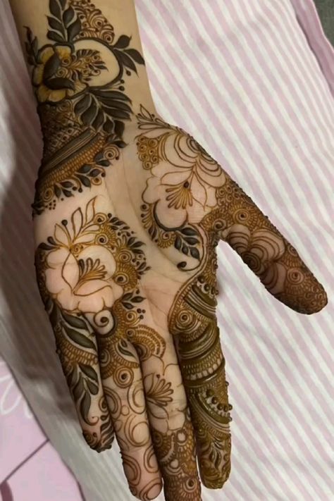 Short Mehndi Design, Khafif Mehndi Design, Front Mehndi Design, Mehndi Designs Bridal Hands, Rose Mehndi Designs, Mehndi Designs For Kids, Very Simple Mehndi Designs, Simple Mehndi Designs Fingers, Stylish Mehndi