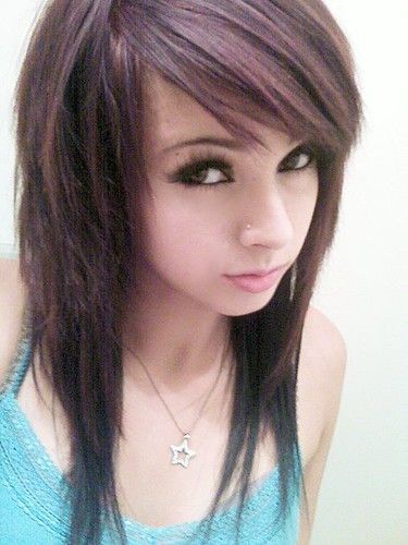 Shag Scene Hair, Mcbling Haircuts, Emo Fringe Haircut, Emo Scene Makeup 2000s, Scene Hair Unstyled, 2000s Emo Haircut, Emo Girl Haircut, Emo Side Bangs, Emo Hairstyles Short